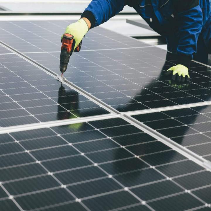 Pose de panneaux solaires près de La Tranche-sur-Mer