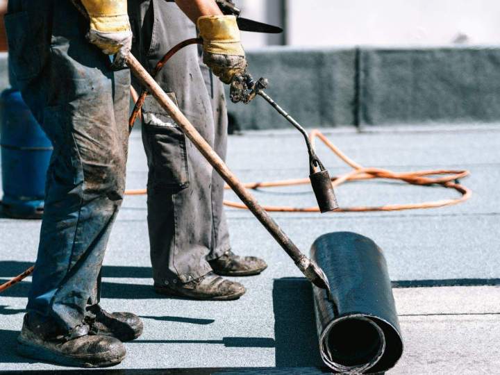 Solutions d'étanchéité et travaux de zinguerie durables